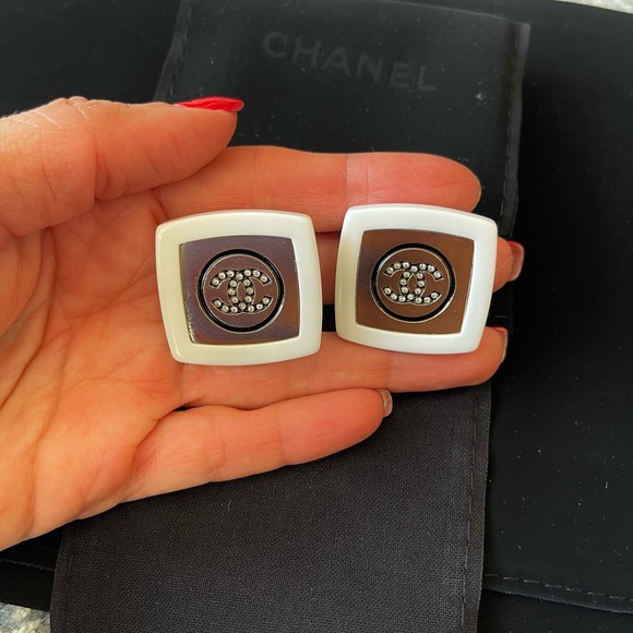 CHANEL SS 2022 Collection Earrings - Picture 5 of 6